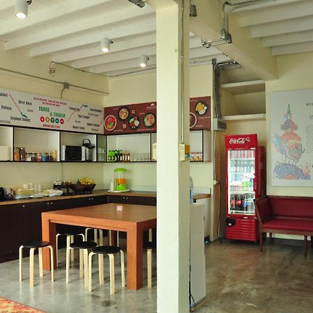 Sabye Club Hostel Банкок Екстериор снимка