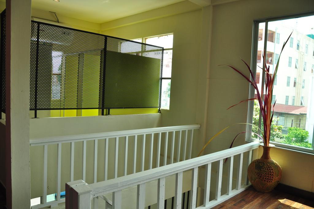 Sabye Club Hostel Банкок Екстериор снимка