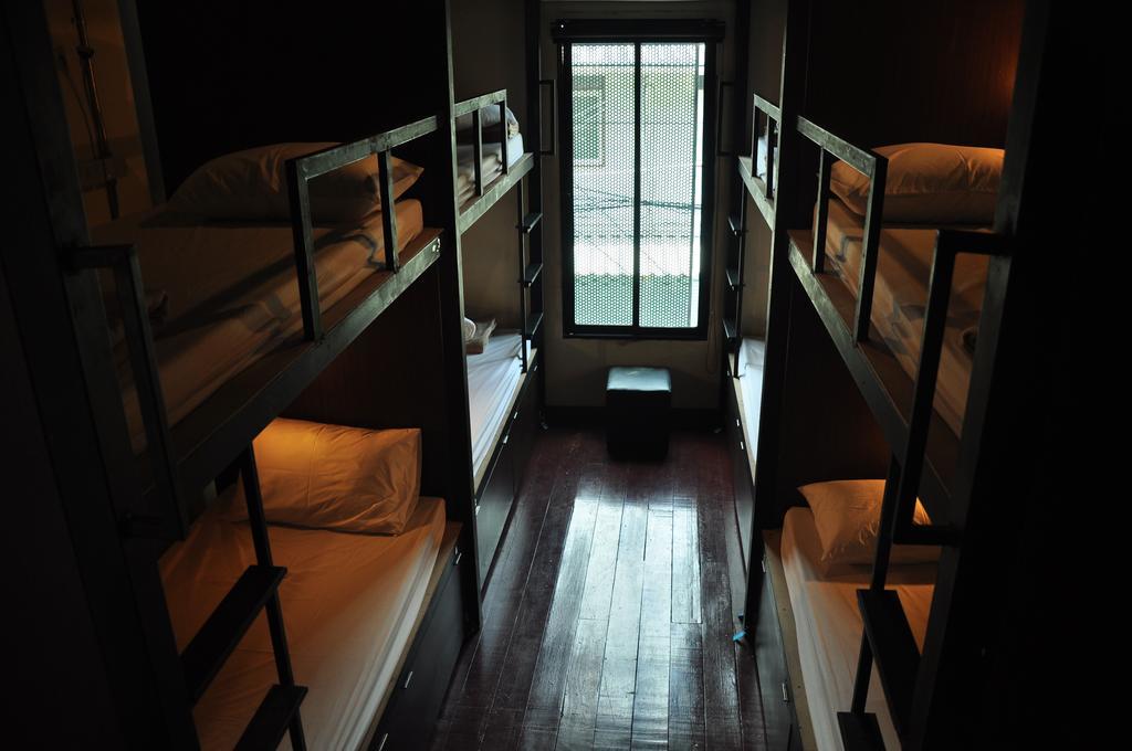 Sabye Club Hostel Банкок Стая снимка