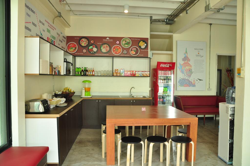 Sabye Club Hostel Банкок Екстериор снимка
