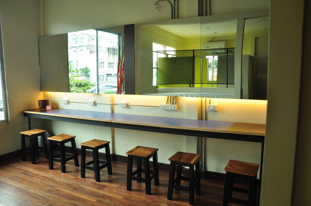 Sabye Club Hostel Банкок Стая снимка