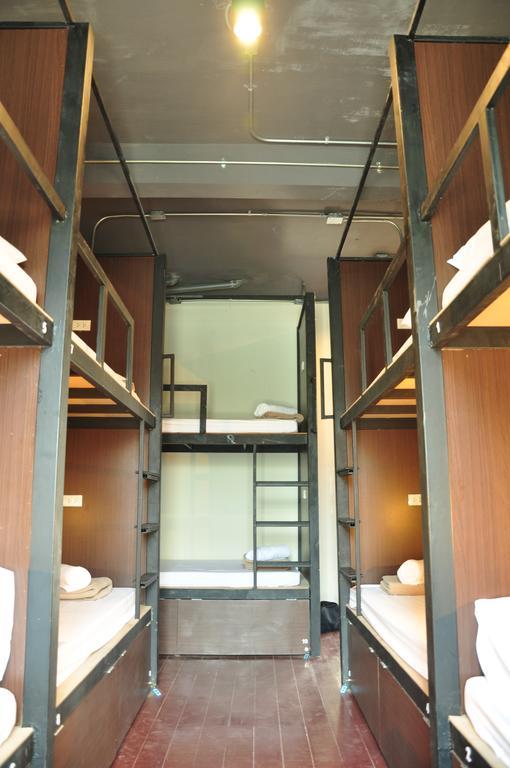 Sabye Club Hostel Банкок Екстериор снимка