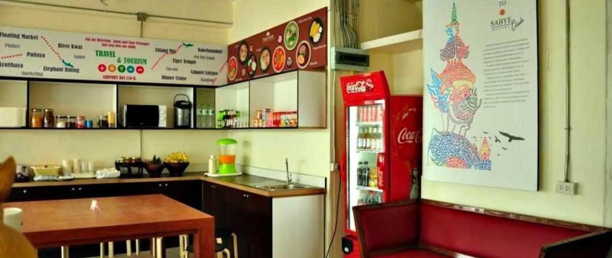 Sabye Club Hostel Банкок Екстериор снимка