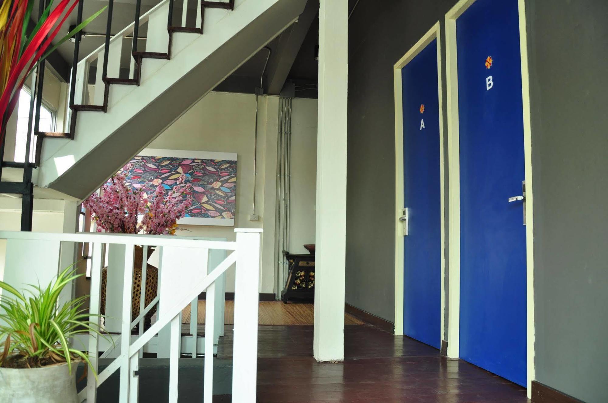 Sabye Club Hostel Банкок Екстериор снимка